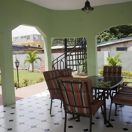 Quest Lodge Spintex ภายนอก รูปภาพ
