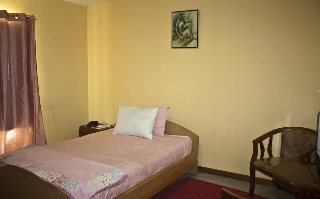 Quest Lodge Spintex ภายนอก รูปภาพ